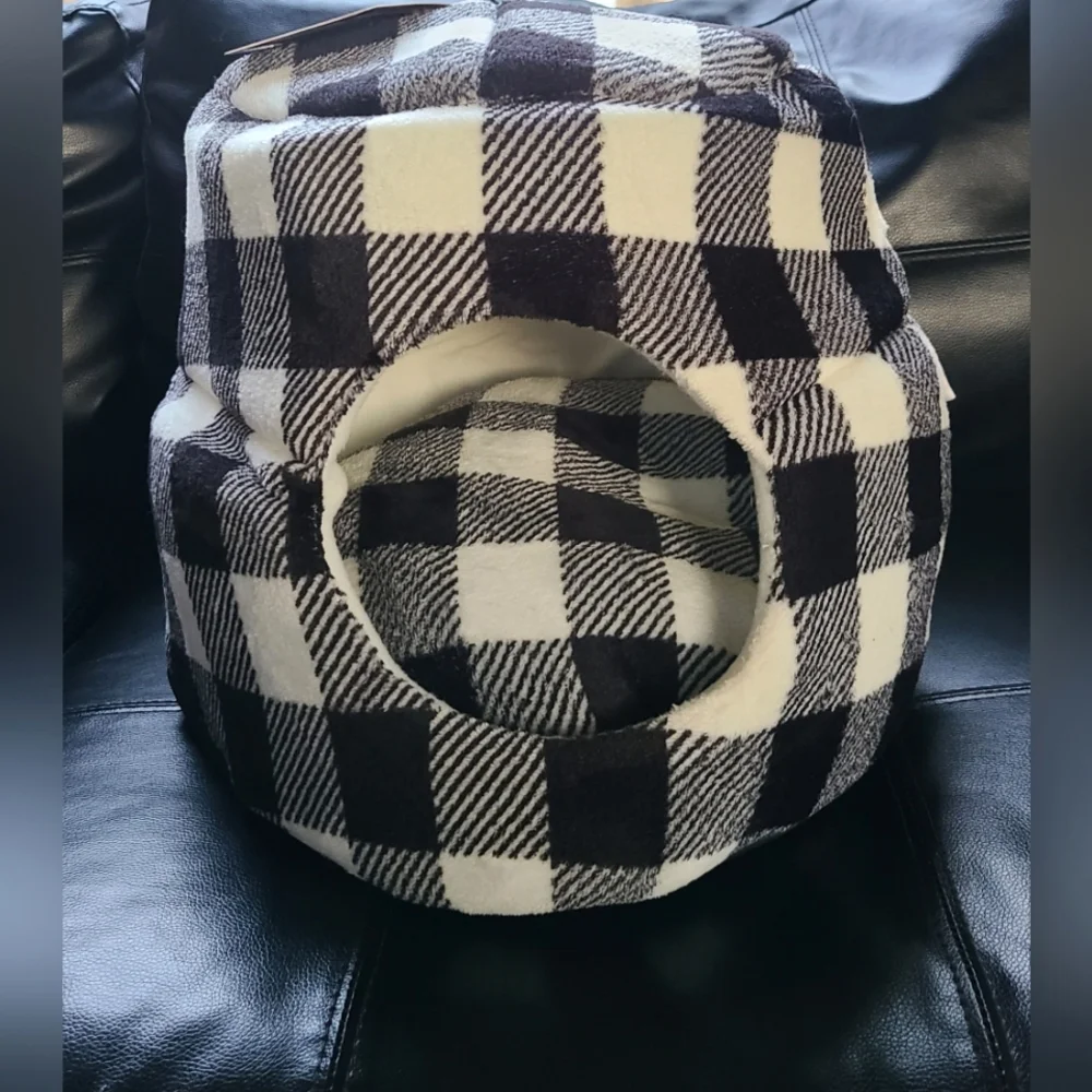 Checkered Pet Bed, Pet Hut, Cat Bed, Cat Hut, Dog Hut, Dog Bed, Pet Supplies